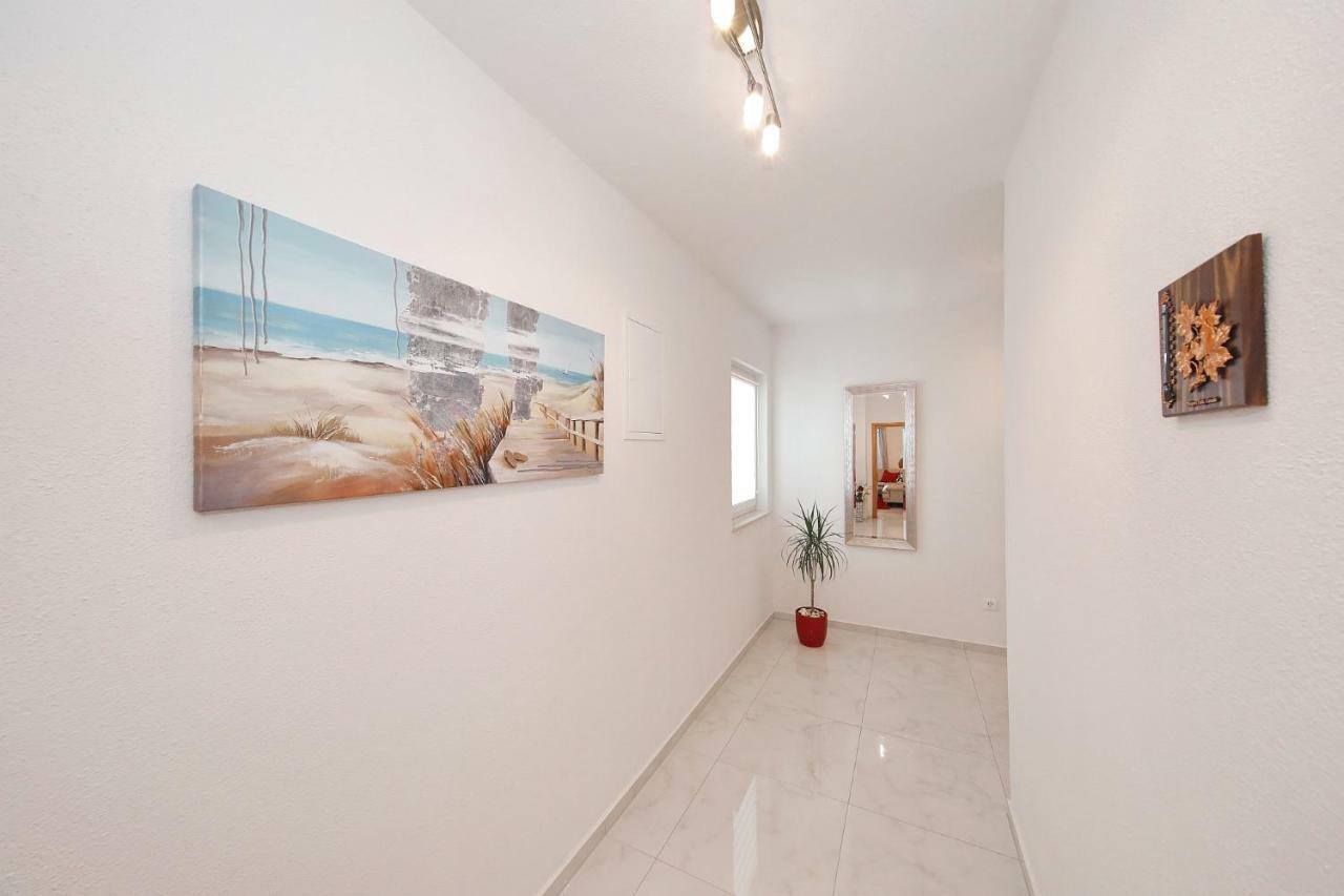 Apartment Lana Pasman Exterior photo