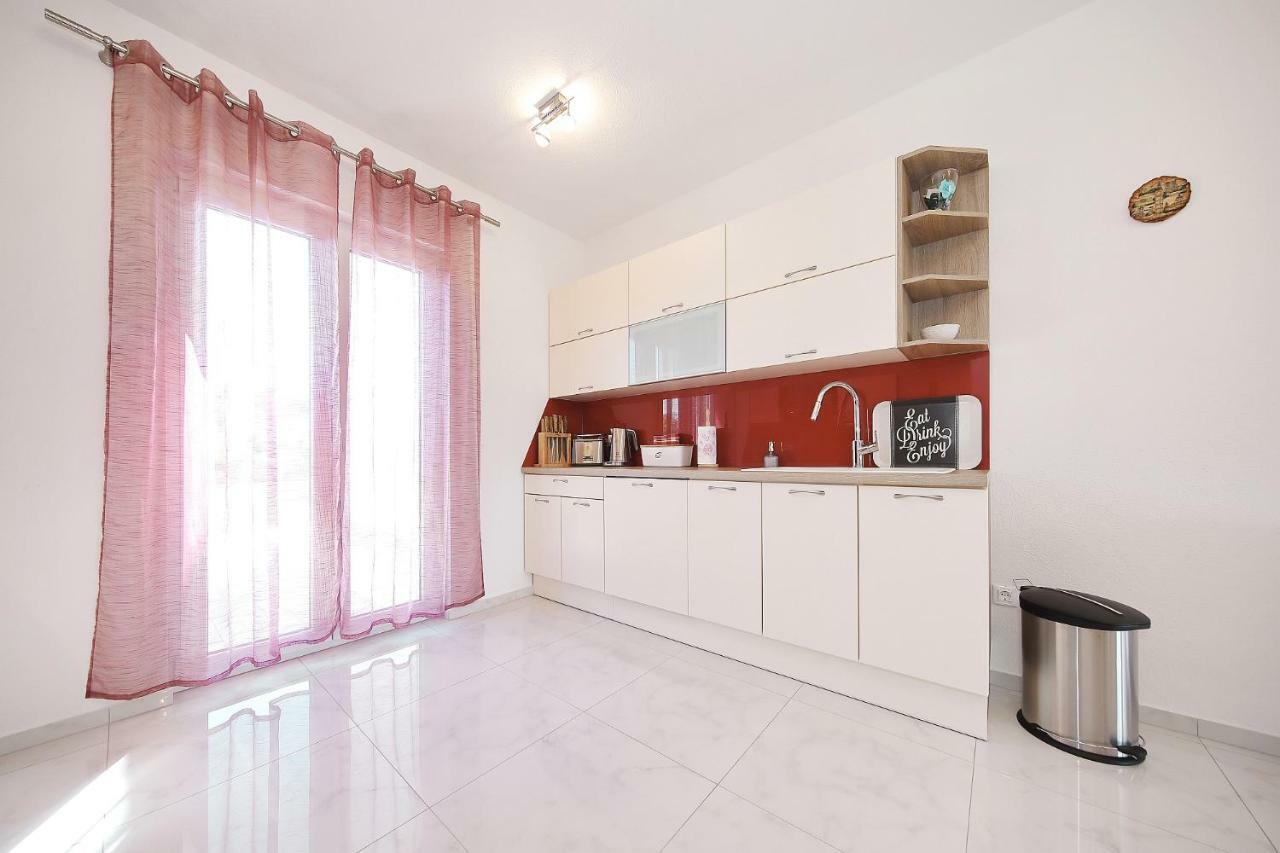 Apartment Lana Pasman Exterior photo